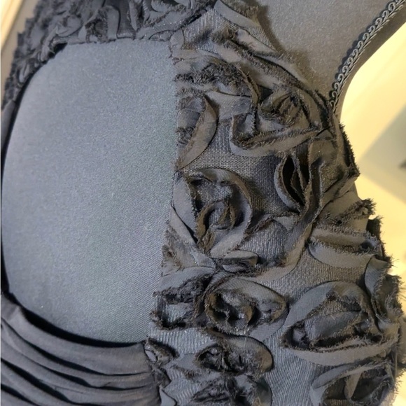 Elegant Black Evening Dress - Picture 5 of 7